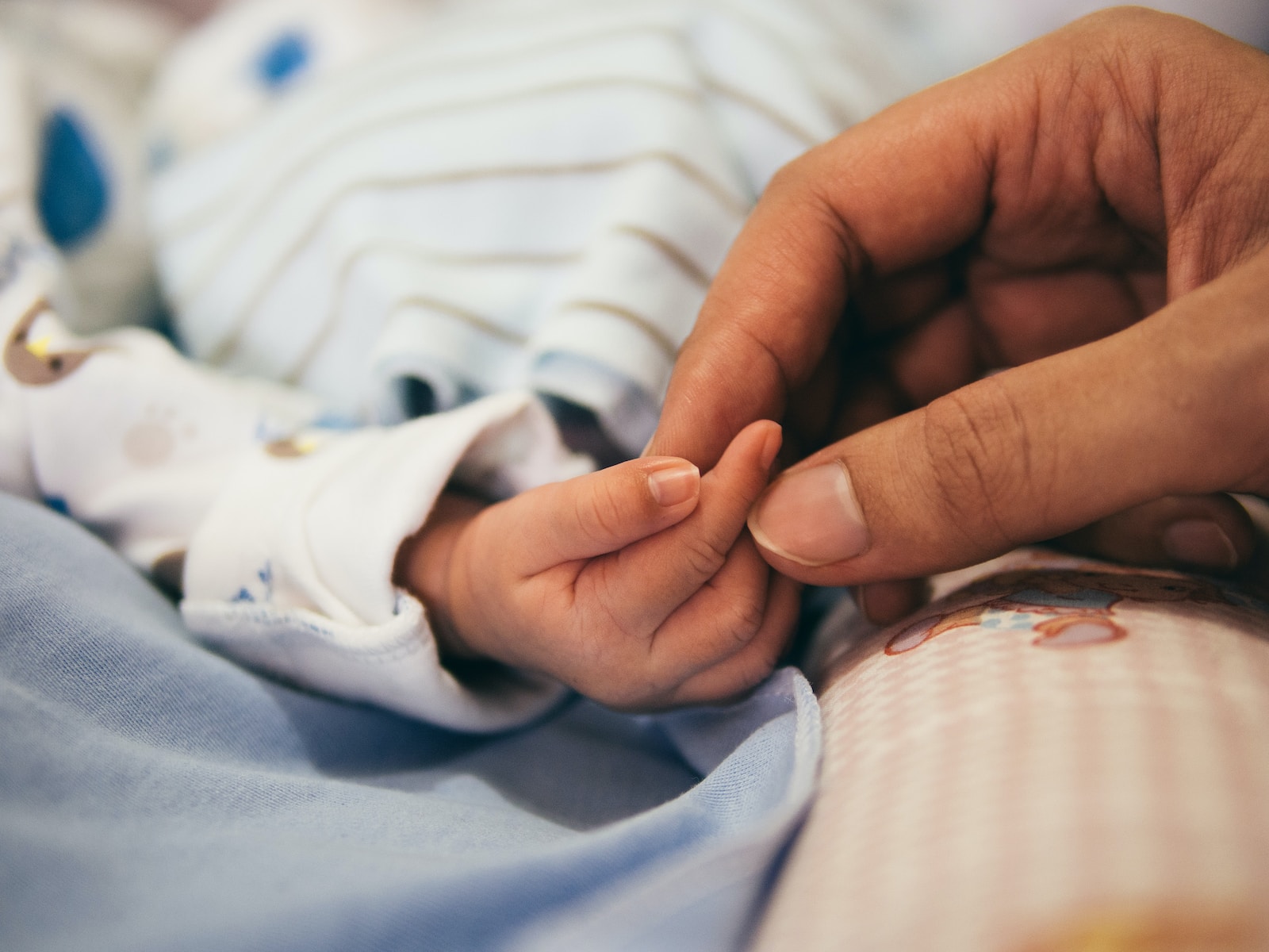רשלנות רפואית בלידה או אחרי לידה – את מי תובעים?